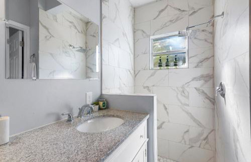 Modern 4BR Getaway Pet Friendly Outdoor Lounge - Foto 14