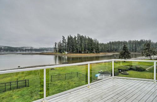 Scenic & Spacious Getaway on North Bay w/ Deck! - Foto 3