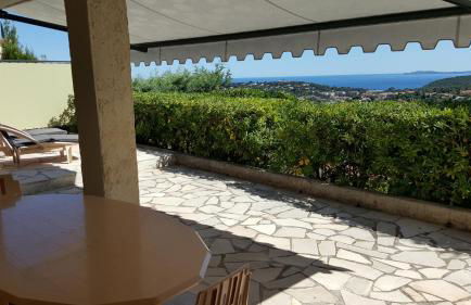 APPARTEMENT REZ DE JARDIN DANS VILLA VUE MER - Foto 5