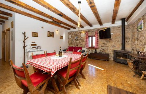 Beautiful Apartment In Hrvace With Wifi - Foto 2