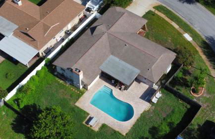 Dream Vacation Home w Heated Pool Close to Beaches Clearwater St Pete Quiet with Big Backyard - Foto 3