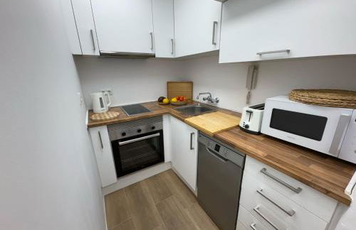 Marbella Beachside Apartment - 1 Min Walk to beach - Photo 17