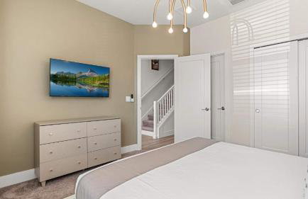 Upstay Pristine 3BR Home with Private Pool & BBQ - Foto 18