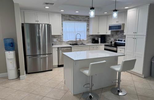 3 bed 2 bath pool house with water access - Foto 3