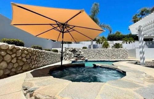 Luxury 4 Bedroom Home Pool Big Yard San Bernardino - Foto 8