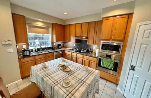 Stunning Oasis Retreat Pool Hot Tub SF Bay - Photo 45