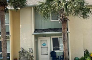 Desirable Pet Friendly Resort, 3 minute walk to the Beach, Beachside Pool & Restaurant Message for Snow Bird Rates - Photo 17