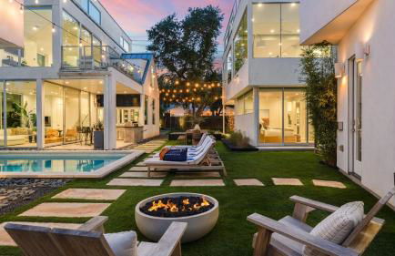 Luxe 9BDR Retreat w Putting Green Game Room Bouldin Collective by AvantStay - Foto 1