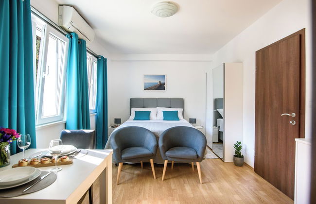 California Apartments II - Photo 12