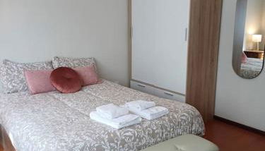 Patio House - 2 Bedroom flat - Pet Friendly - Foto 5, towels, wardrobe