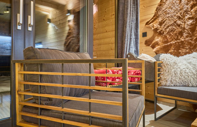 Luxe Timber Lodge & Pet Retreat - Photo 17