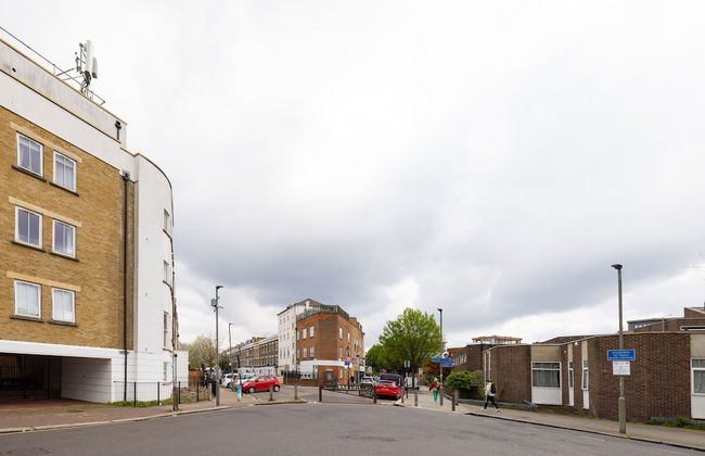 Spacious 2 Bed - Battersea High Street - Photo 25
