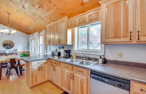Lakemont Mountain Cabin with Game Room and Hot Tub! - Foto 13