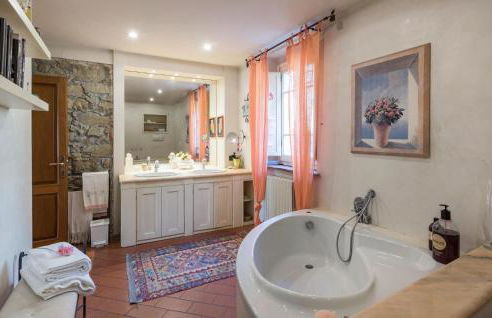 Awesome Home In Quiesa - Foto 52