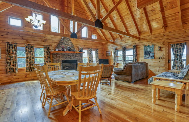 Mountain View - 2 Bedrooms, 2 Baths, Sleeps 6 Cabin by RedAwning - Foto 17