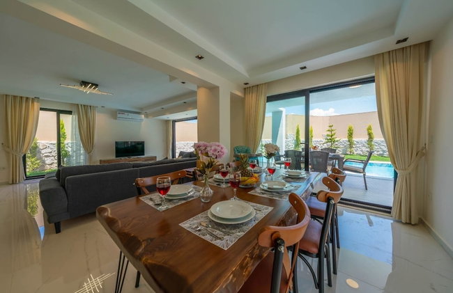 Luxury 4-bed Villa With Private Pool and Jacuzzi - Photo 41