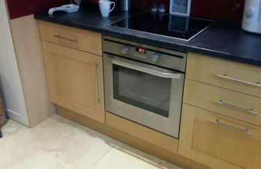 The Holbein Three bedroom home near tilgate park private parking and garden - Foto 12