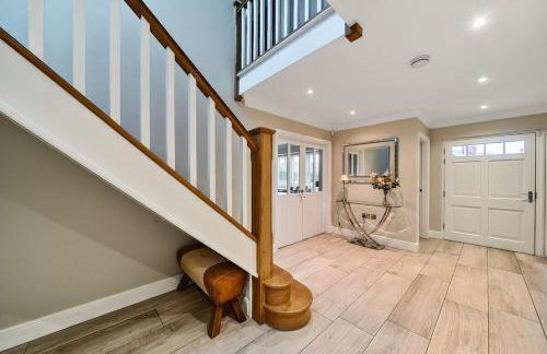 Luxurious Modern Henley Home with Pool & Hot Tub, 5 Bedrooms, Parking - Foto 7