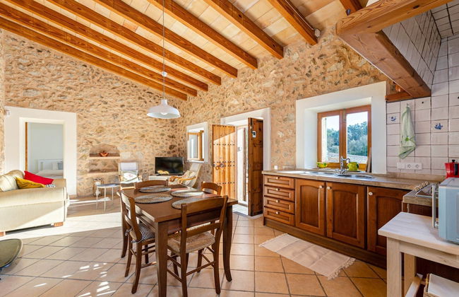 Charming Villa With Private Pool - Photo 9