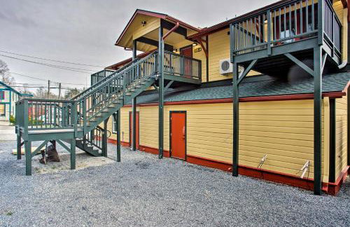 Walk to Dining Saluda Main Street Retreat! - Foto 23