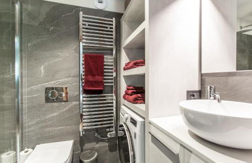 FLORA ALPINA EXPERIENCE - "Ski-to-Door" Brand New Chalet Apartments with Indoor Garage and Mountain View - Foto 52