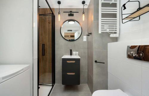 Elegant Studio with Air Conditioning Near the Airport in Wroclaw by Noclegi Renters - Foto 18