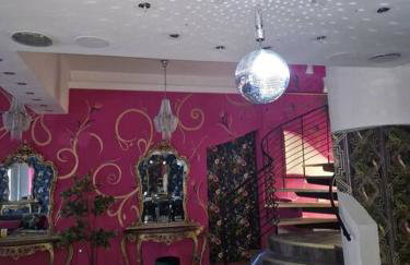 Luxury Mirror Party Pad with 4 Bedrooms! - Foto 7