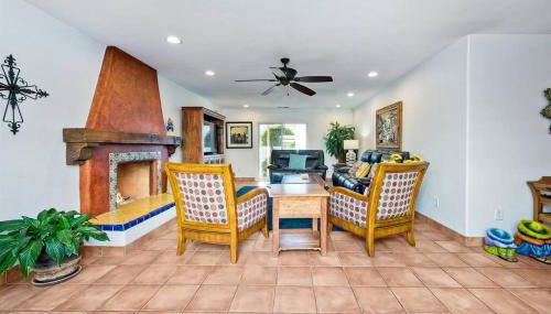 Great Group Retreat! Hacienda Decor, Spacious Floor Plan, Private Backyard - Foto 4