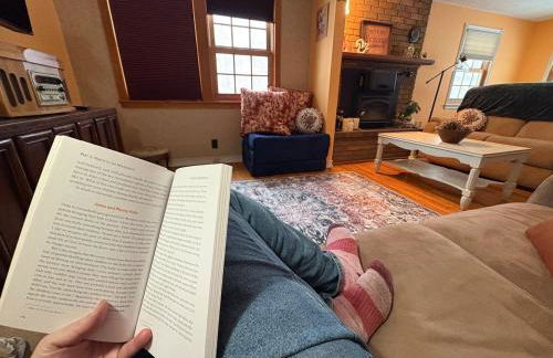 Serene Lake House for a grand getaway! - Foto 2