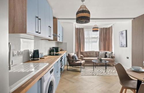 Stylish Flat I Sleeps 6 I With Parking - Photo 29