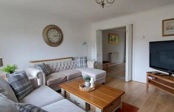 Generous 3 bed in the heart of the village - Foto 1