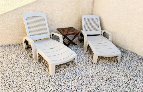 Gite en 3 épis de plain-pied, 2 chambres, climatisé, terrasse, jardinet et parking, très calme - Foto 3