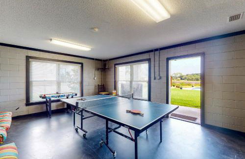 Fantastic getaway with private pool, deck, game room, AC & fast WiFi - Foto 37