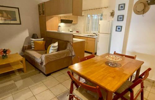 ILIOCHARI sea view apartments Oropos - Kalamos - Foto 62