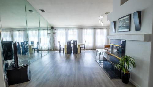 Luxury 1900 SQ FT House Huge 46 FT Pool & Hot SPA - Foto 3