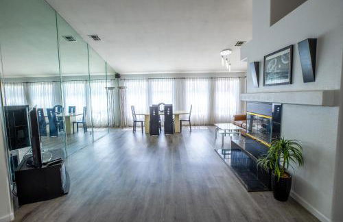 Luxury 1900 SQ FT House Huge 46 FT Pool & Hot SPA - Foto 3