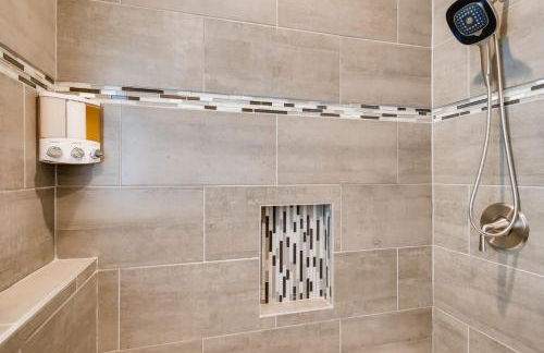 Olympic House Downtown w Hot Tub Fire pit & BBQ - Foto 32