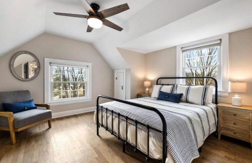 Tranquil Mountain Escape Luxurious 5-Bedroom Farmhouse with Pool - Foto 26