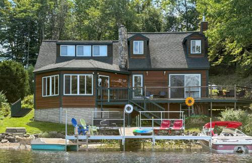 Lakeside Living in Wilton! Family Home with Views - Foto 1