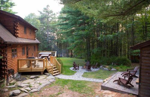 Poconos True Log Cabin with Sauna, Movie Theather, Hot Tub & Fire Pit! - Photo 19