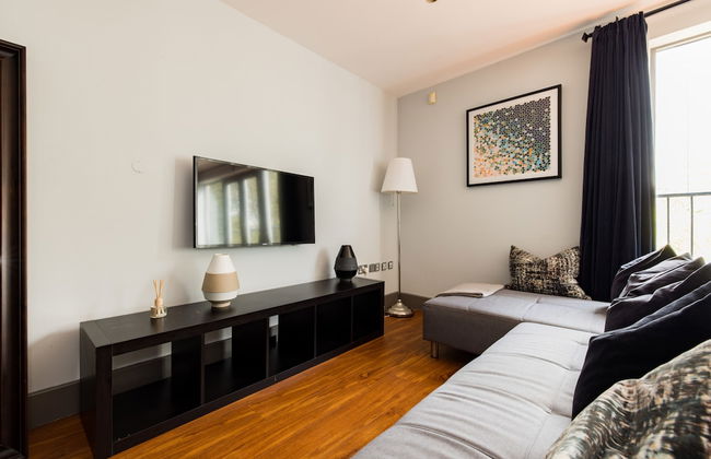 Spacious 2 Bed - Battersea High Street - Photo 11