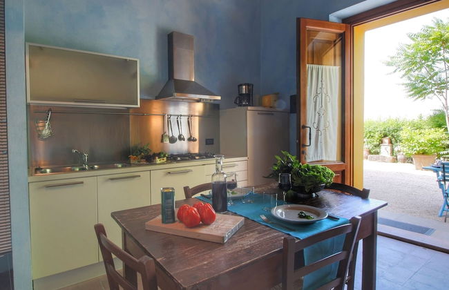 Villa in Tuscany With Pool Near Beach - Photo 3