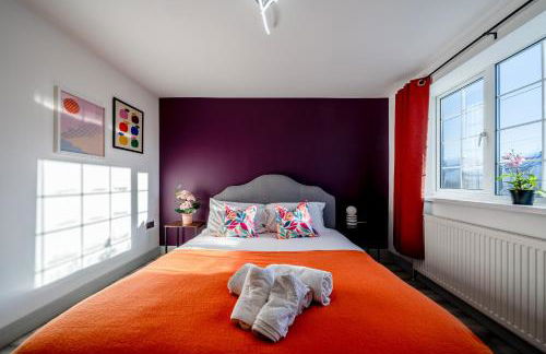 Spacious 6 Bedroom House l Near Airport l Sleeps 12 l Book With Confidence with The Cosy Corner Nationwide - Foto 9