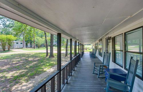 Lake View and Decks Pet-Friendly Mabank Home - Foto 31