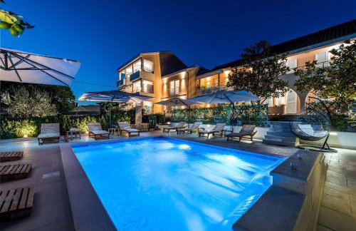 Villa Zdenka with heated pool - Photo 6