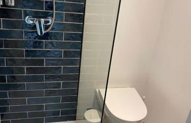 Tiny home in Grade 1 listed church garden - Photo 13