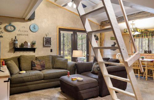 Hayloft Hollow by KABINO Fire Pit Fireplace Loft with Low Ceiling High Chair WiFi - Foto 16