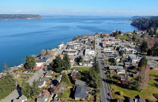 Langley Waterfront Condo by Avantstay A+ Views - Photo 38