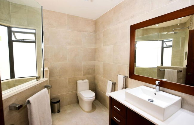 Elegant 3BR Beachfront Condo with Spacious Interior, Ocean-View Terrace & Direct Access to Playa Flamingo - Photo 22