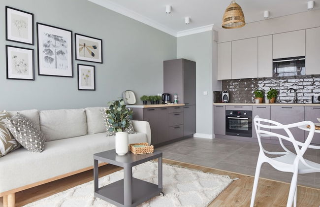 Metro Imielin 8th Floor Apartment - Photo 11